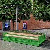 Kontejnerové lavičky s květinami